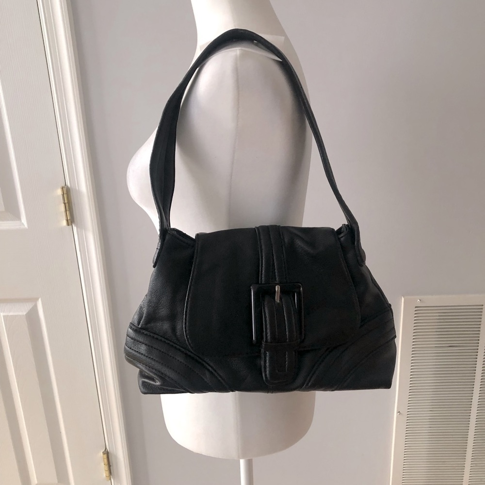 Black shoulder bag .
